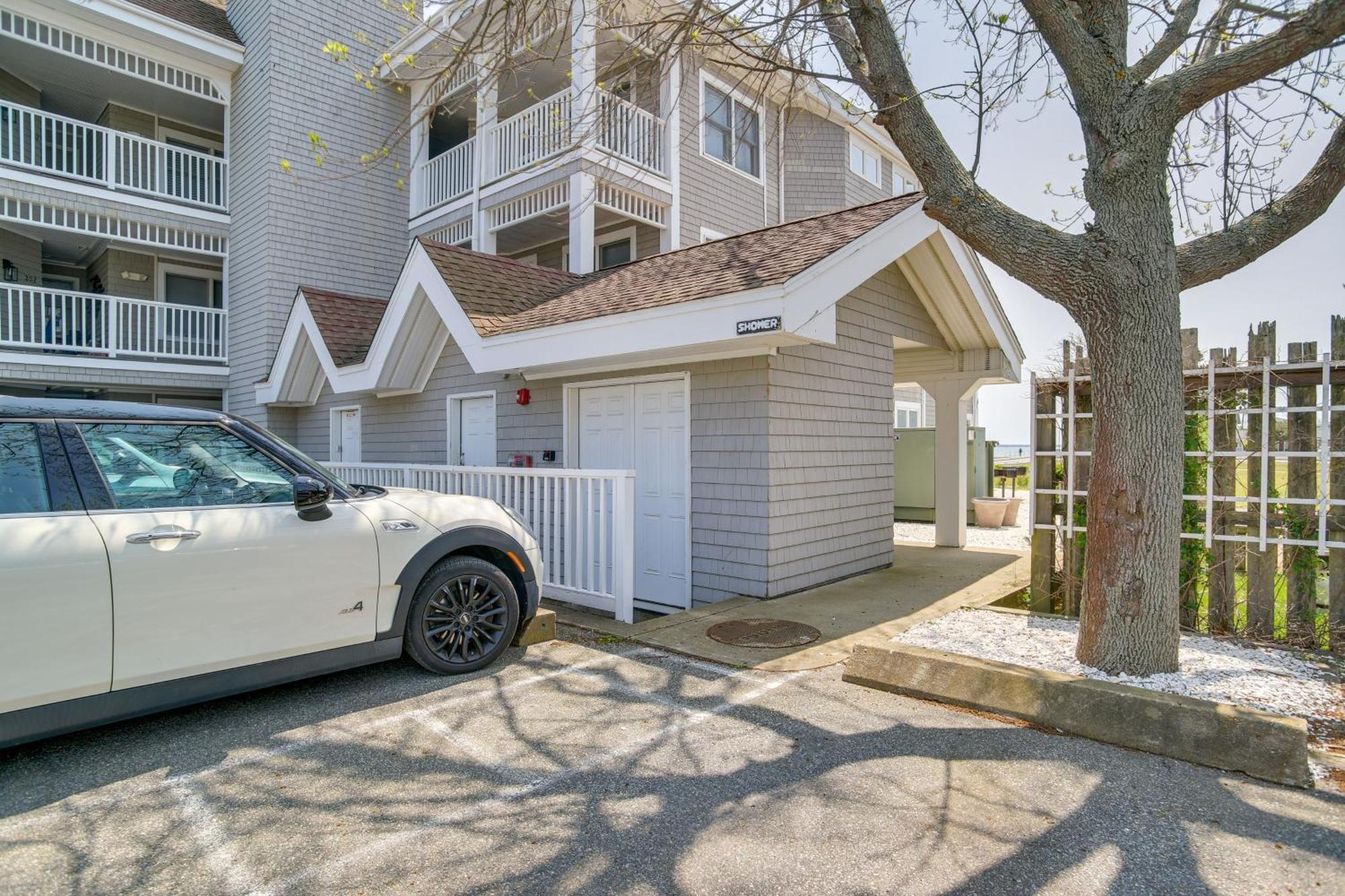 Breezy Oak Bluffs Condo - Steps To Inkwell Beach! Экстерьер фото