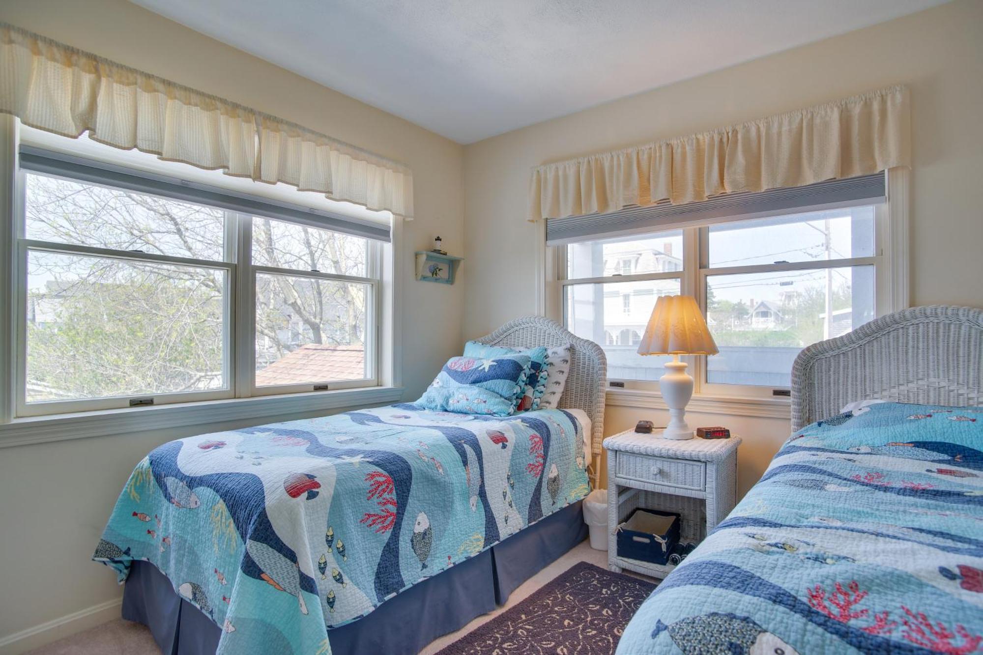 Breezy Oak Bluffs Condo - Steps To Inkwell Beach! Экстерьер фото