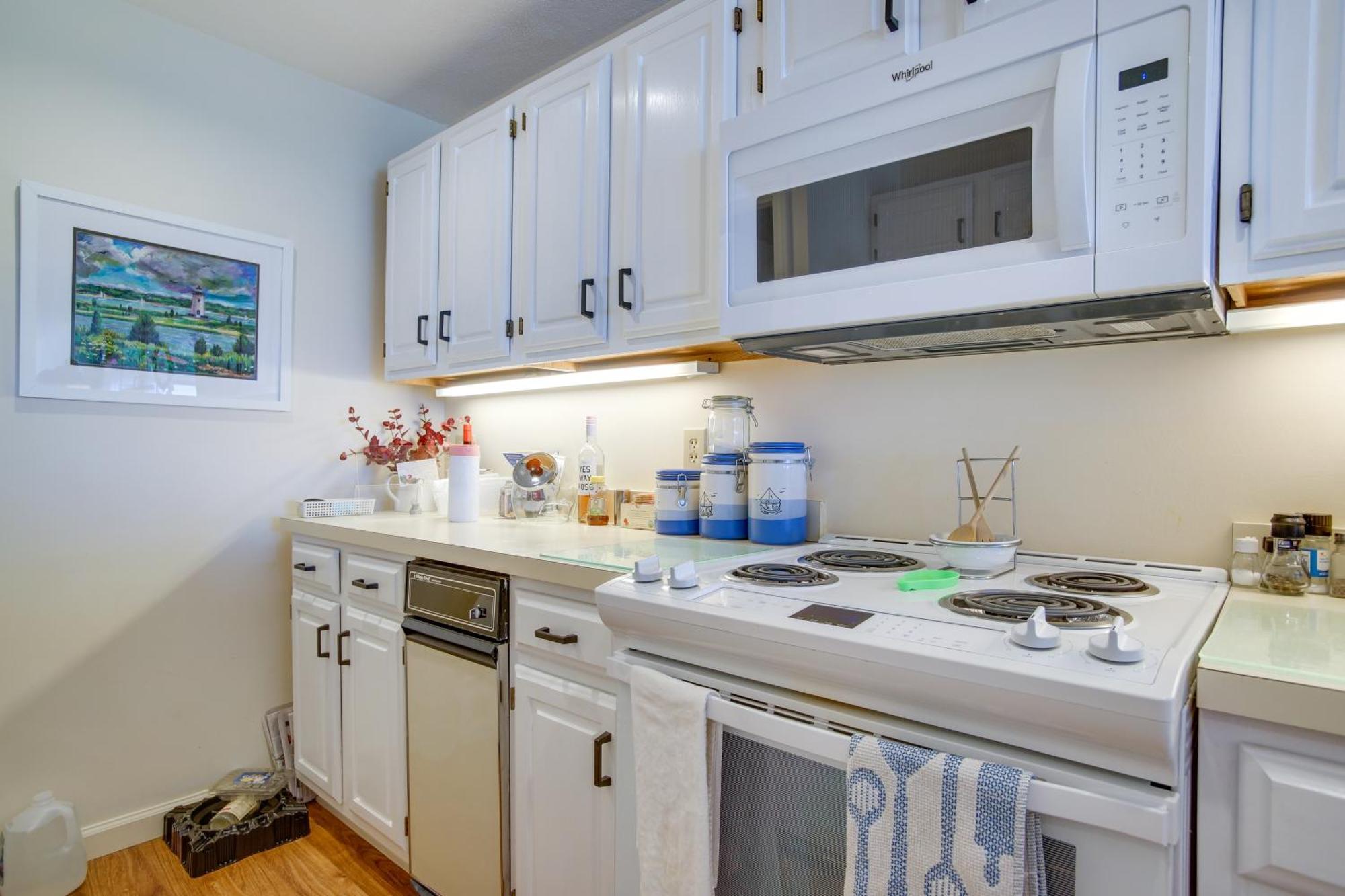 Breezy Oak Bluffs Condo - Steps To Inkwell Beach! Экстерьер фото